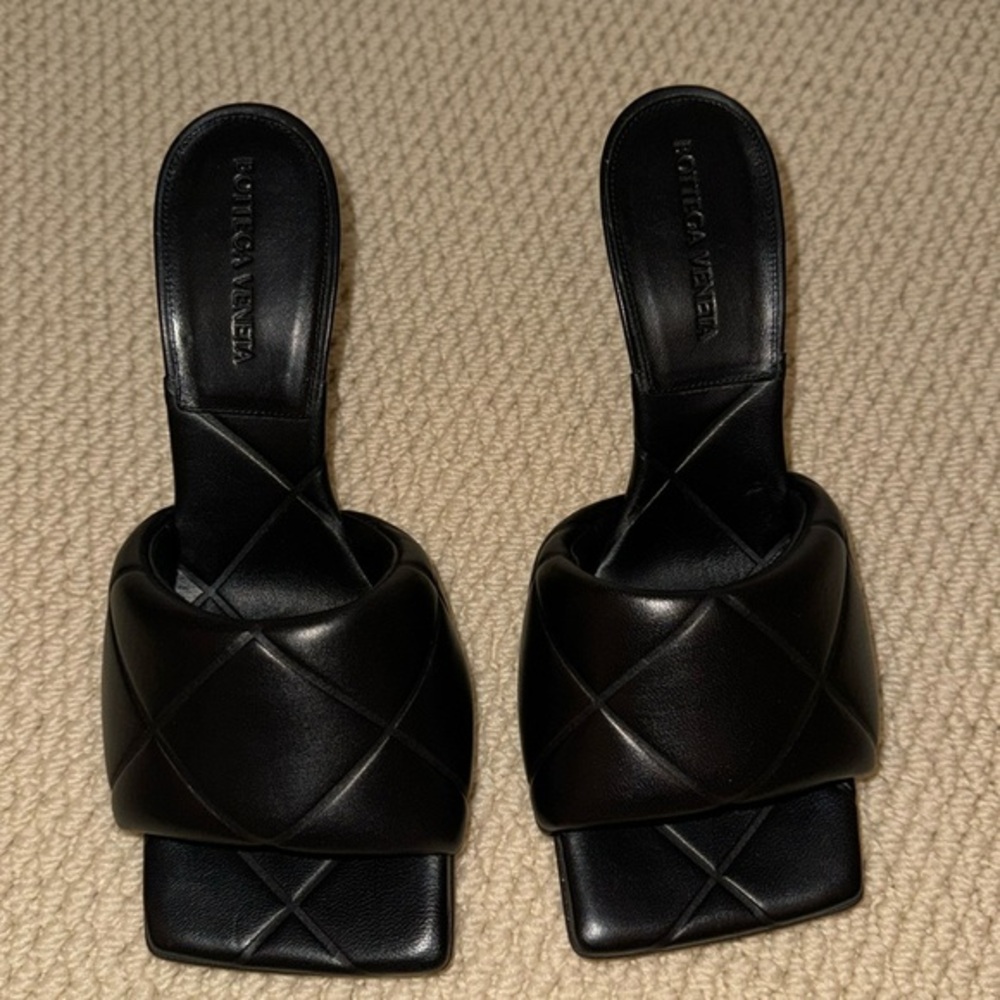 LIKE NEW Authentic Bottega Veneta heels